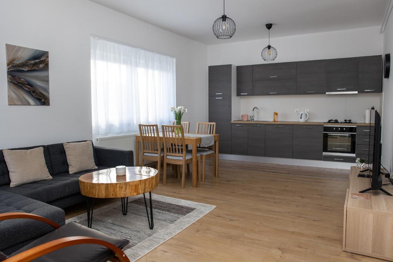 Apartman Ena ビェロヴァル エクステリア 写真