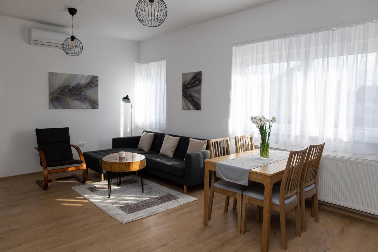Apartman Ena ビェロヴァル エクステリア 写真